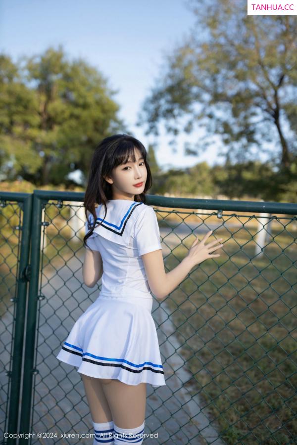 陆萱萱  [XiuRen]高清写真图 2024.12.05 No.9554 陆萱萱 学生套装第8张图片